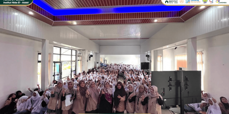 KKN Akara 06 Institut Nida El-Adabi Gelar Seminar “Dari Scroll FYP Jadi Sumber Cuan” di SMK Al Ikhlas Bojong Kamal