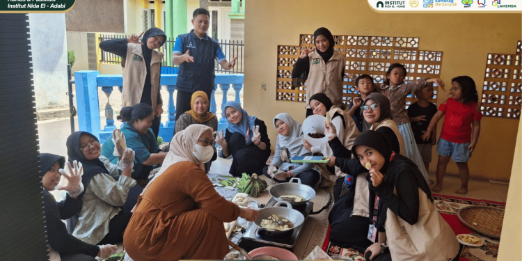 Gandeng Ibu-Ibu Desa Cihuni, Mahasiswa KKN 07 NIDASACI Rintis Produk Keripik Pisang Cokelat Bernilai Jual