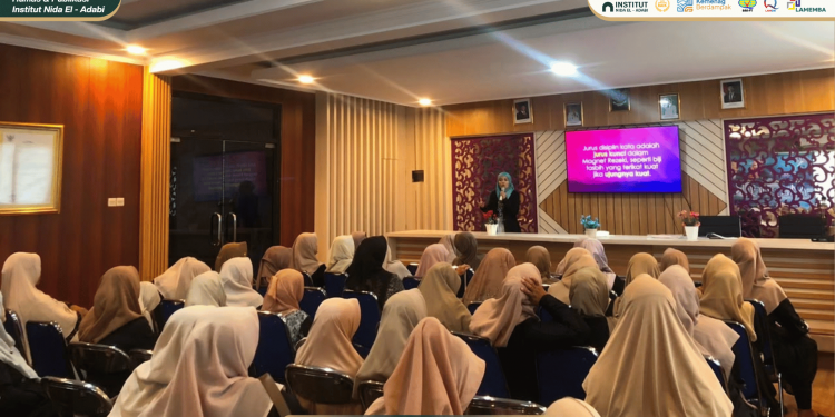 Perkokoh Ekonomi Keluarga dan Mental Warga, KKN Institut Nida El Adabi Gelar Seminar Magnet Rezeki di Babakan Legok