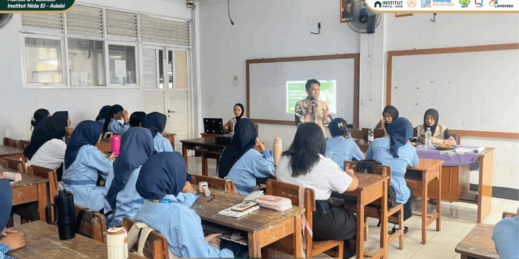 Dompet Aman Masa Depan Nyaman, Cara Mahasiswa KKN Edukasi Finansial Pelajar SMK di Legok